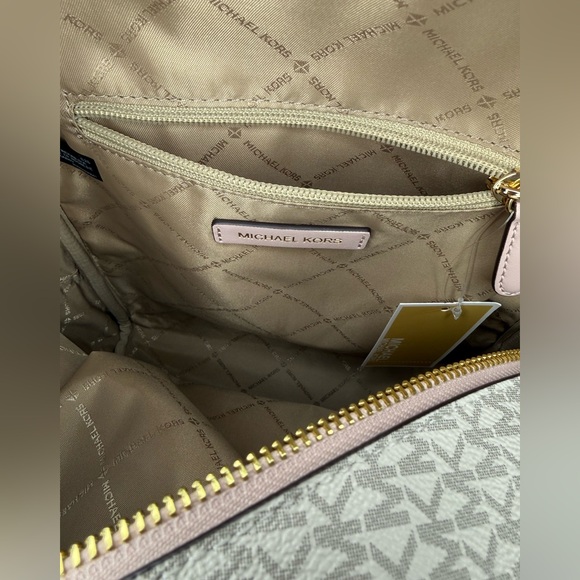 🤍💗Michael Kors Blush and Cream Logo Backpack💗🤍 - Picture 8 of 9